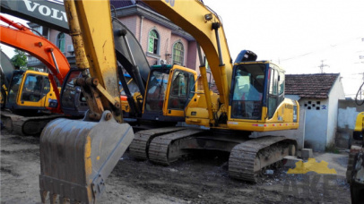 Экскаватор Komatsu PC220-7